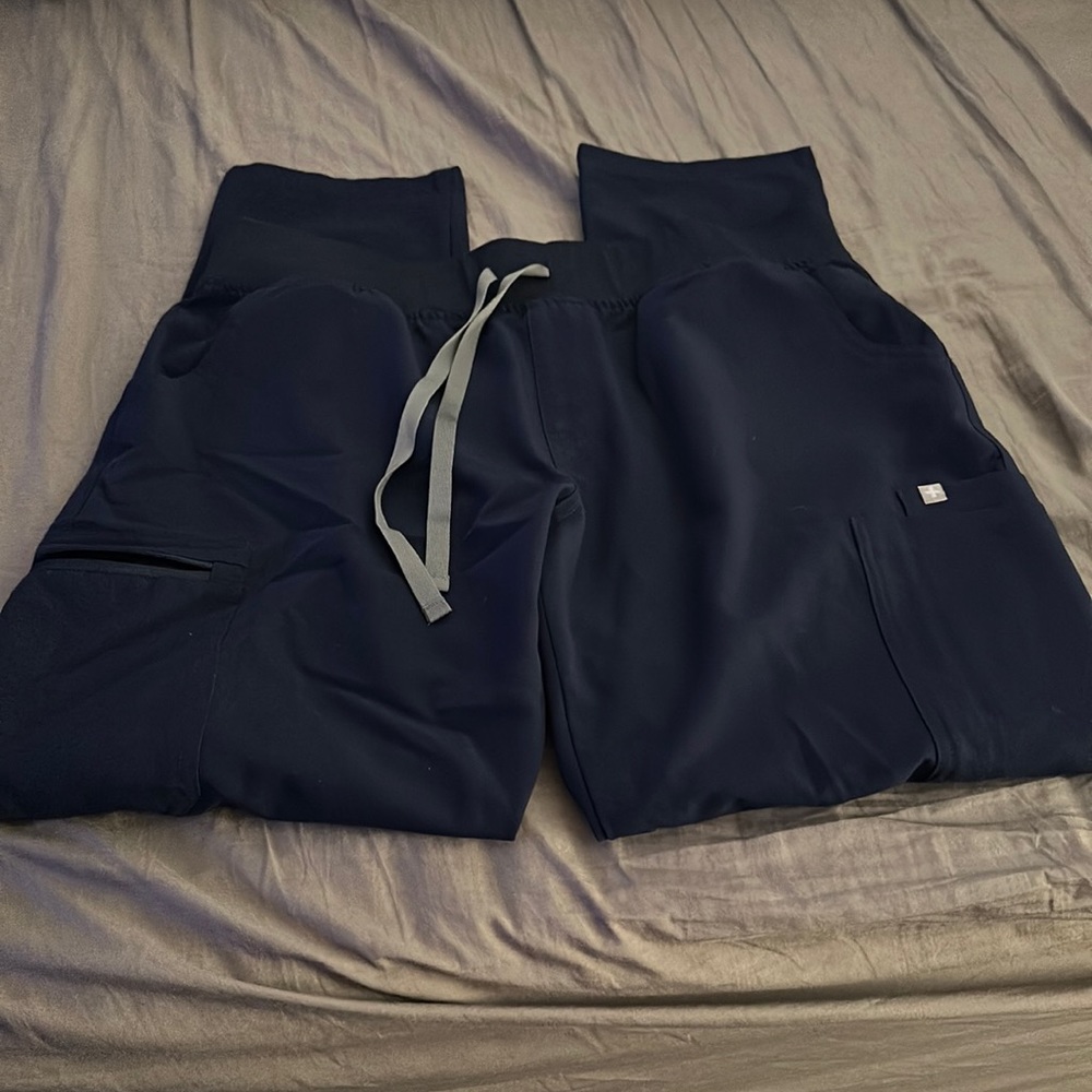 Figs Zola pants. Size large. Navy blue